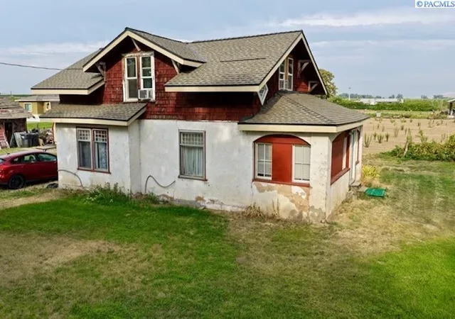 Photo 2 of Sale Pending at 2361 E Old Inland Empire Hwy, Grandview, WA 98930 | MLS# PAC295933 | Listing updated on 2026-10-21