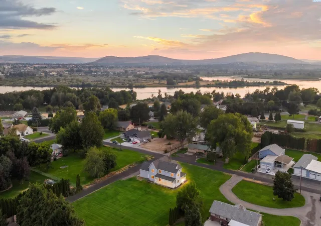 Photo 3 of Single family home for sale at 2611 N Road 96, Pasco, WA 99301 | MLS# PAC295934 | Listing updated on 2026-10-18