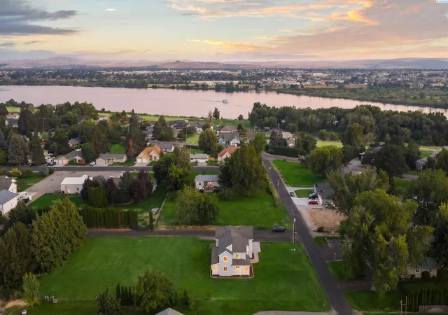 Photo 4 of Single family home for sale at 2611 N Road 96, Pasco, WA 99301 | MLS# PAC295934 | Listing updated on 2026-10-18
