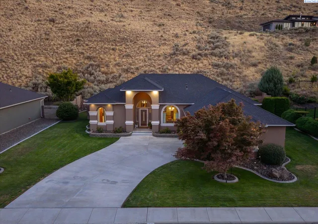 Photo 1 of Sale Pending at 1031 Meadow Hills Dr, Richland, WA 99352 | MLS# PAC295937 | Listing updated on 2026-10-22