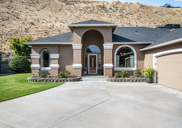 Photo 4 of Sale Pending at 1031 Meadow Hills Dr, Richland, WA 99352 | MLS# PAC295937 | Listing updated on 2026-10-22