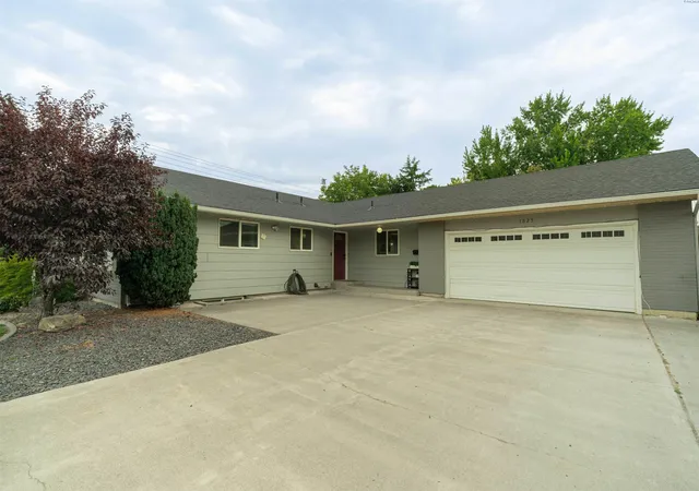 Photo 1 of Single family home for sale at 1825 Norwood Ct, Richland, WA 99354 | MLS# PAC295947 | Listing updated on 2026-10-20