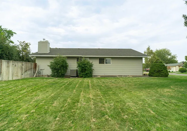 Photo 2 of Single family home for sale at 1825 Norwood Ct, Richland, WA 99354 | MLS# PAC295947 | Listing updated on 2026-10-20