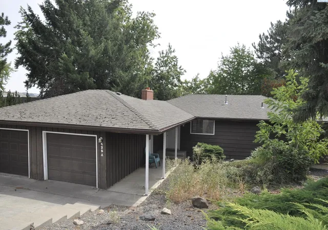 Multi family home for sale at 425 NW North St, Pullman, WA 99163 | MLS# PAC295948
