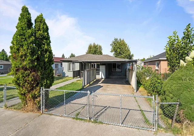 Photo 3 of Sale Pending at 628 S Beech Ave, Pasco, WA 99301 | MLS# PAC295959 | Listing updated on 2026-10-21