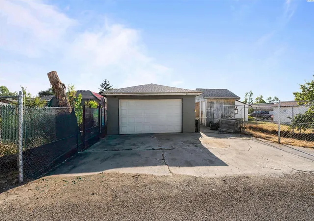 Photo 4 of Sale Pending at 628 S Beech Ave, Pasco, WA 99301 | MLS# PAC295959 | Listing updated on 2026-10-21