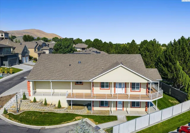 Photo 1 of Sale Pending at 352 Temple Meadow Ln, Richland, WA 99352 | MLS# PAC295963 | Listing updated on 2026-10-21
