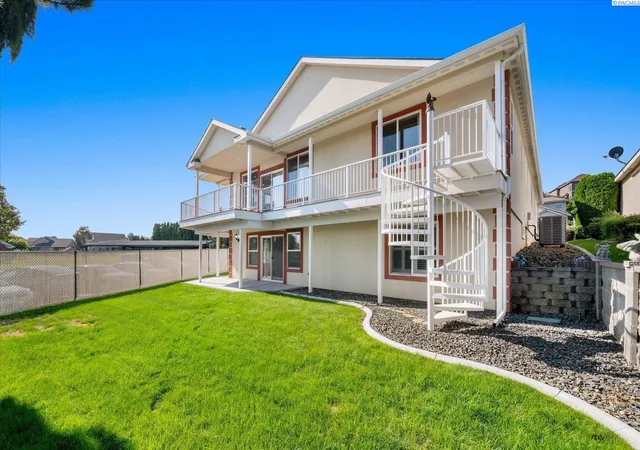 Photo 3 of Sale Pending at 352 Temple Meadow Ln, Richland, WA 99352 | MLS# PAC295963 | Listing updated on 2026-10-21