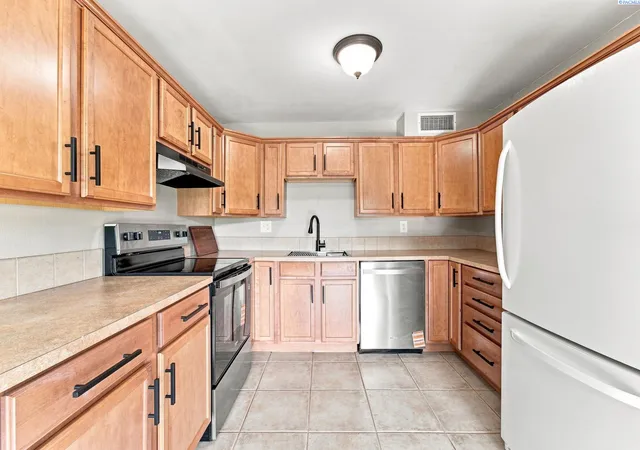 Photo 3 of Condo for sale at 303 Gage Blvd, Richland, WA 99352 | MLS# PAC295974 | Listing updated on 2026-10-16