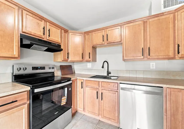 Photo 3 of Condo for sale at 303 Gage Blvd, Richland, WA 99352 | MLS# PAC295974 | Listing updated on 2026-10-16
