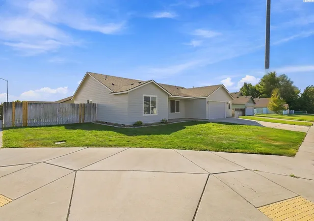 Photo 2 of Single family home for sale at 5519 Arthur Ln, Pasco, WA 99301 | MLS# PAC295986 | Listing updated on 2026-10-23