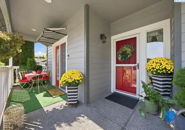Photo 3 of Sale Pending at 524 Canyon St, Richland, WA 99352 | MLS# PAC295991 | Listing updated on 2026-10-21