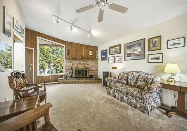 Photo 3 of Single family home for sale at 1821 Thayer Dr, Richland, WA 99354 | MLS# PAC295992 | Listing updated on 2026-10-17