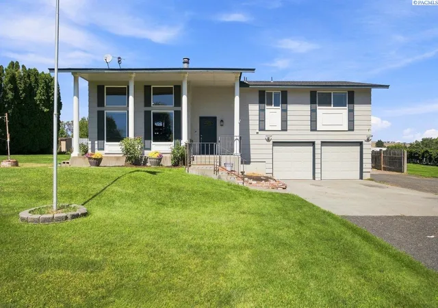 Photo 1 of Single family home for sale at 95404 E Reata Rd, Kennewick, WA 99338 | MLS# PAC296036 | Listing updated on 2026-10-23