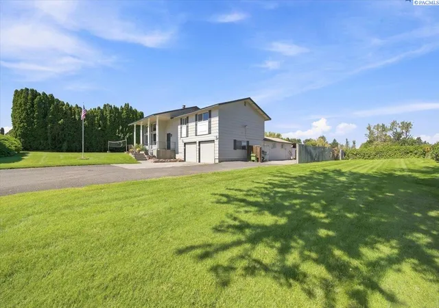 Photo 2 of Single family home for sale at 95404 E Reata Rd, Kennewick, WA 99338 | MLS# PAC296036 | Listing updated on 2026-10-23
