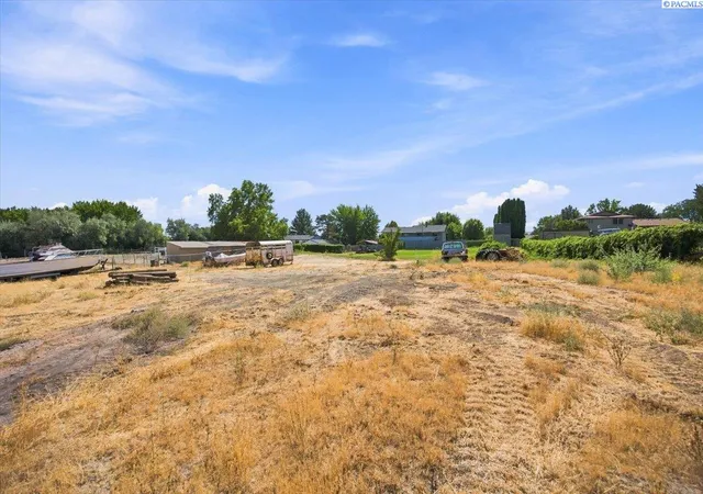 Photo 4 of Single family home for sale at 95404 E Reata Rd, Kennewick, WA 99338 | MLS# PAC296036 | Listing updated on 2026-10-23