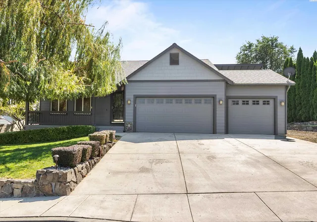 Single family home for sale at 215 West 53rd, Kennewick, WA 99337 | MLS# PAC296037 | Listing updated on 2026-10-17
