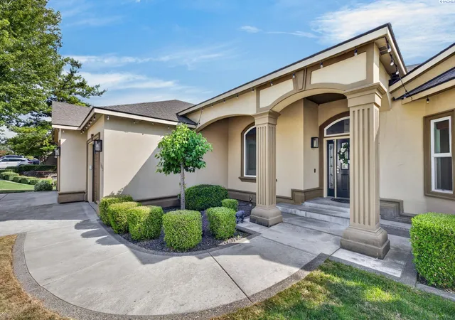 Photo 3 of Single family home for sale at 8805 W 3rd Avenue, Kennewick, WA 99336 | MLS# PAC296046 | Listing updated on 2026-10-15