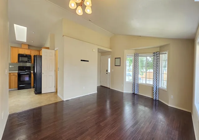 Photo 3 of Sale Pending at 5519 Valdez Ln, Pasco, WA 99301 | MLS# PAC296057 | Listing updated on 2026-10-21