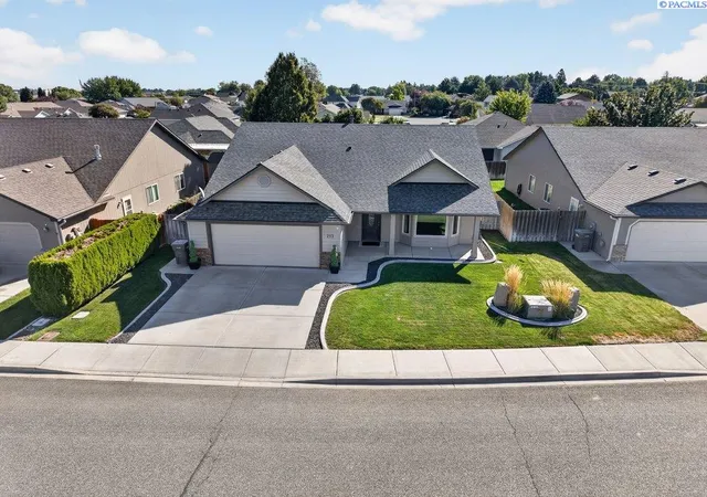 Photo 2 of Sale Pending at 213 S Belfair St, Kennewick, WA 99336 | MLS# PAC296083 | Listing updated on 2026-10-21