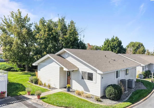 Condo for sale at 4203 W Kennewick Ave, Kennewick, WA 99336 | MLS# PAC296106