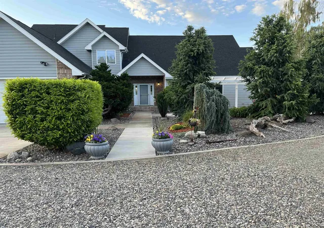 Photo 3 of Sale Pending at 45204 E Shannon, West Richland, WA 99353 | MLS# PAC296114 | Listing updated on 2026-10-21