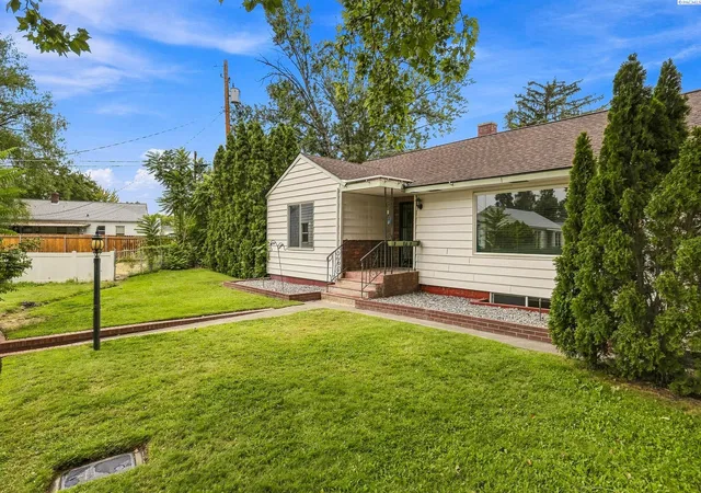 Photo 2 of Sale Pending at 1511 Farrell Ln, Richland, WA 99354 | MLS# PAC296122 | Listing updated on 2026-10-22