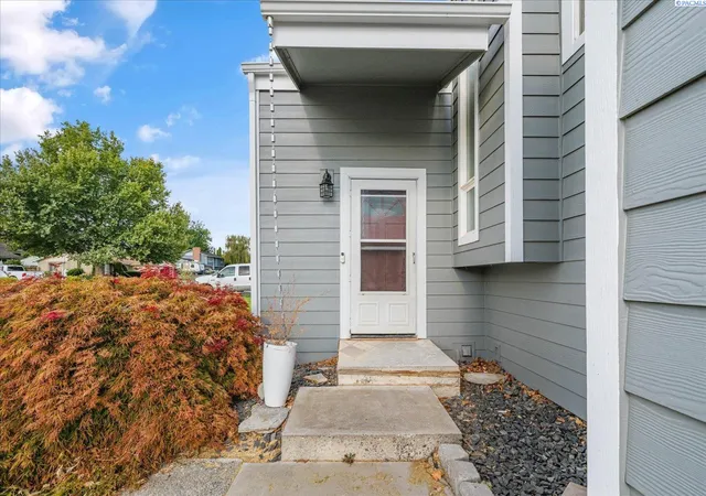 Photo 2 of Single family home for sale at 120 Ogden St, Richland, WA 99352 | MLS# PAC296126 | Listing updated on 2026-10-22