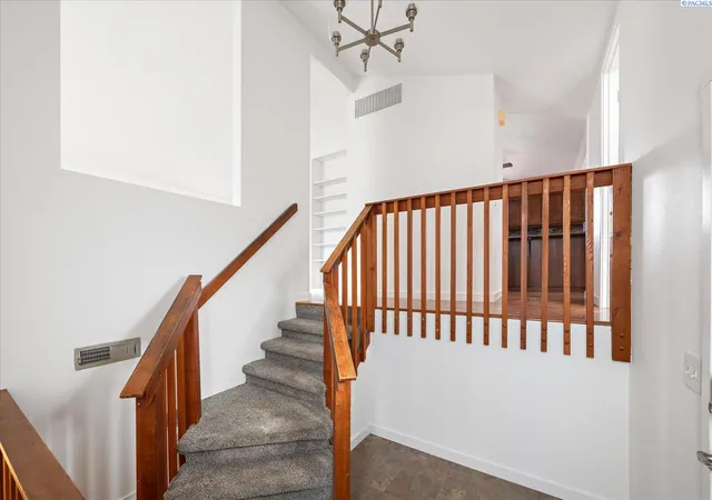 Photo 3 of Single family home for sale at 120 Ogden St, Richland, WA 99352 | MLS# PAC296126 | Listing updated on 2026-10-22