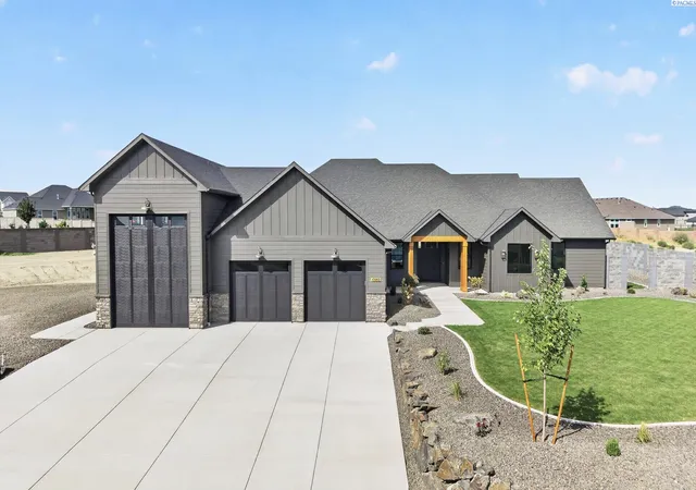 Photo 2 of Single family home for sale at 13012 S Steeplechase Dr, Kennewick, WA 99338 | MLS# PAC296143 | Listing updated on 2026-10-16