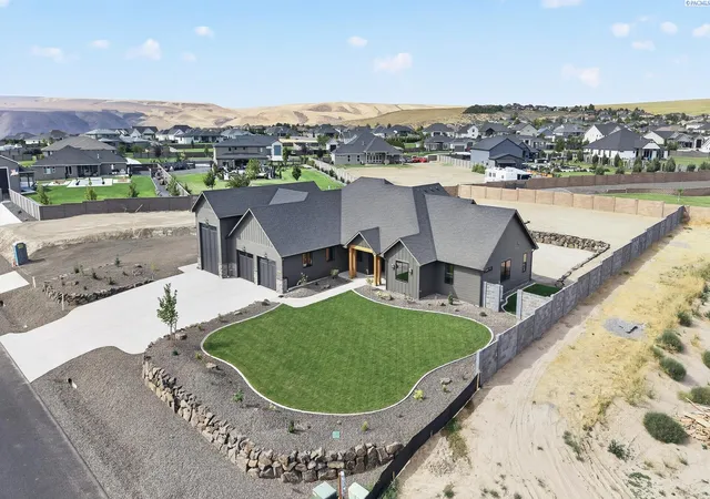 Photo 3 of Single family home for sale at 13012 S Steeplechase Dr, Kennewick, WA 99338 | MLS# PAC296143 | Listing updated on 2026-10-16