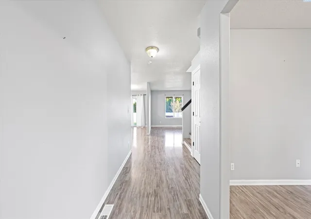Photo 2 of Sale Pending at 1502 W 39th Avenue, Kennewick, WA 99337 | MLS# PAC296155 | Listing updated on 2026-10-21