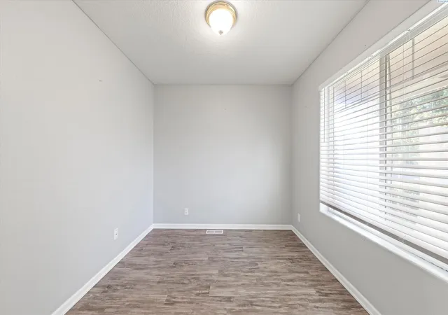 Photo 3 of Sale Pending at 1502 W 39th Avenue, Kennewick, WA 99337 | MLS# PAC296155 | Listing updated on 2026-10-21