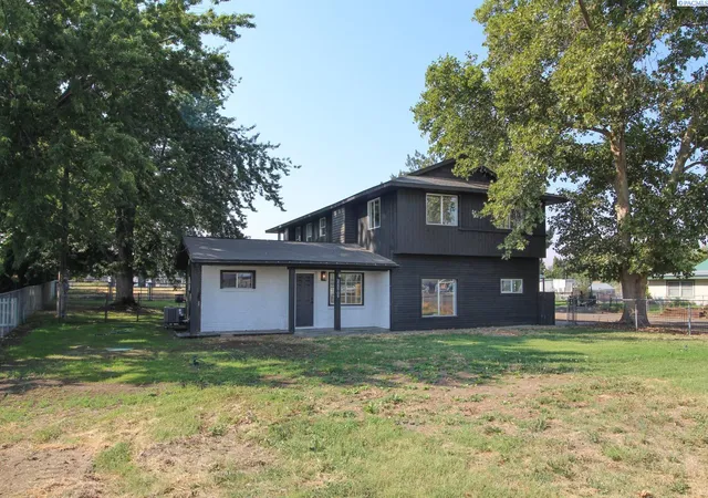 Photo 1 of Single family home for sale at 220709 E Game Farm Rd, Kennewick, WA 99337 | MLS# PAC296164 | Listing updated on 2026-10-22