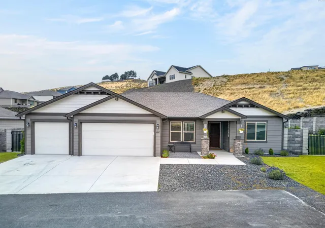 Photo 1 of Sale Pending at 6182 W 30th Place, Kennewick, WA 99338 | MLS# PAC296167 | Listing updated on 2026-10-21