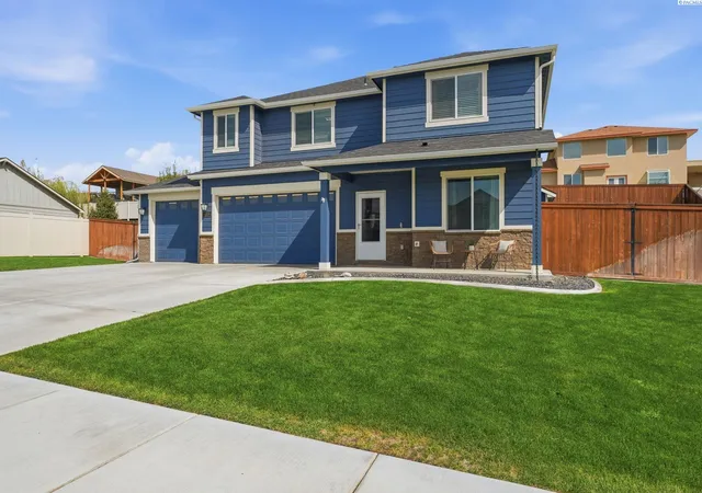 Single family home for sale at 6109 Turf Paradise Dr, Pasco, WA 99301 | MLS# PAC296191