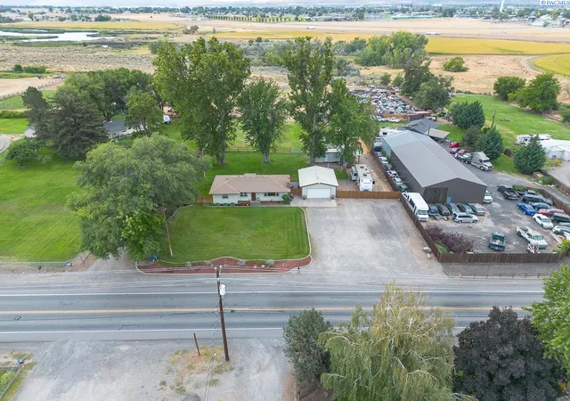 Photo 3 of Sale Pending at 27073 Ice Harbor Dr, Burbank, WA 99323 | MLS# PAC296192 | Listing updated on 2026-10-21