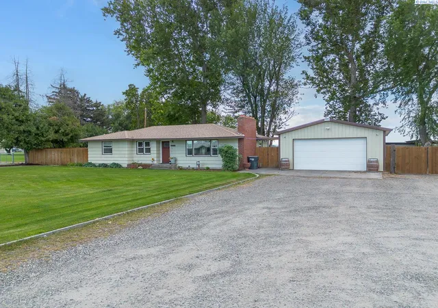 Photo 3 of Sale Pending at 27073 Ice Harbor Dr, Burbank, WA 99323 | MLS# PAC296192 | Listing updated on 2026-10-21