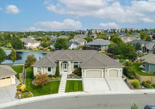 Photo 1 of Single family home for sale at 739 S Idaho Pl, Kennewick, WA 99336 | MLS# PAC296203 | Listing updated on 2026-10-22