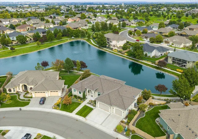 Photo 2 of Single family home for sale at 739 S Idaho Pl, Kennewick, WA 99336 | MLS# PAC296203 | Listing updated on 2026-10-22