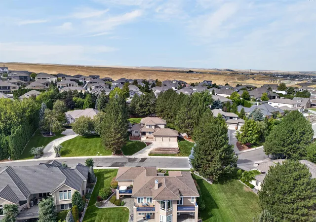 Photo 2 of Single family home for sale at 3809 W 43rd Avenue, Kennewick, WA 99337 | MLS# PAC296209 | Listing updated on 2026-10-15