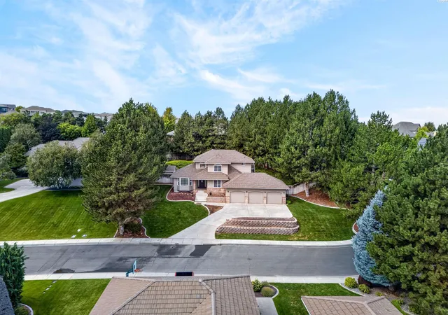 Photo 3 of Single family home for sale at 3809 W 43rd Avenue, Kennewick, WA 99337 | MLS# PAC296209 | Listing updated on 2026-10-15