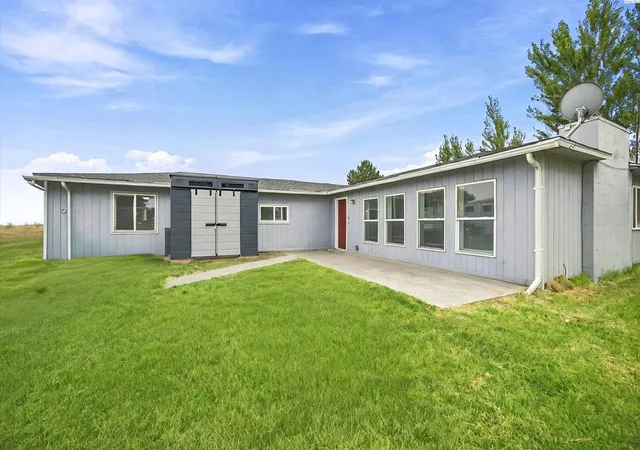 Single family home for sale at 2627 S Oak St, Kennewick, WA 99337 | MLS# PAC296210