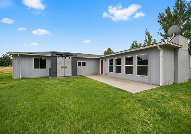 Photo 2 of Single family home for sale at 2627 S Oak St, Kennewick, WA 99337 | MLS# PAC296210 | Listing updated on 2026-10-28