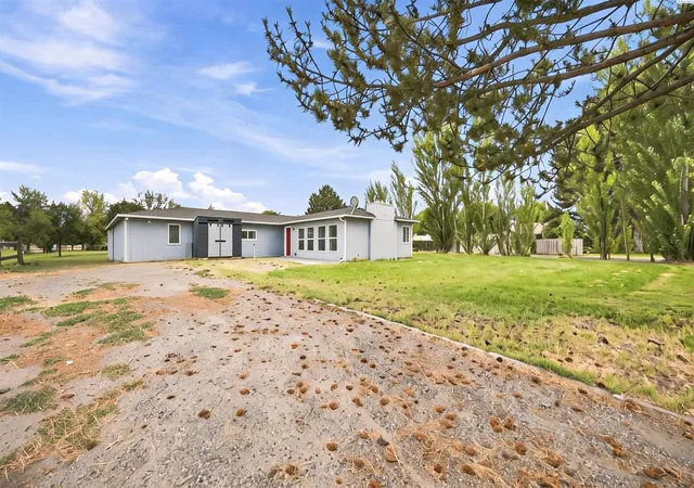 Photo 3 of Single family home for sale at 2627 S Oak St, Kennewick, WA 99337 | MLS# PAC296210 | Listing updated on 2026-10-28