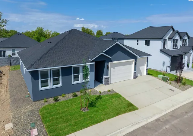 Photo 1 of Single family home for sale at 1071 N Grant Pl, Kennewick, WA 99336 | MLS# PAC296227 | Listing updated on 2026-10-20