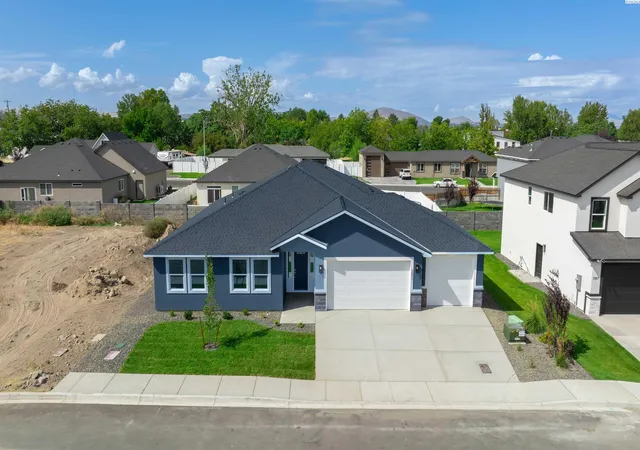 Photo 2 of Single family home for sale at 1071 N Grant Pl, Kennewick, WA 99336 | MLS# PAC296227 | Listing updated on 2026-10-20