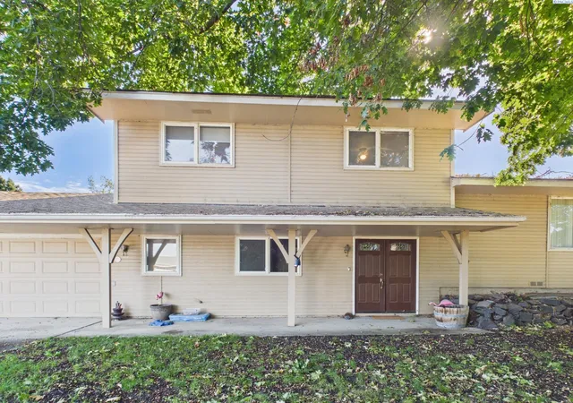 Photo 3 of Single family home for sale at 803 N Road 37th, Pasco, WA 99301 | MLS# PAC296234 | Listing updated on 2026-10-21