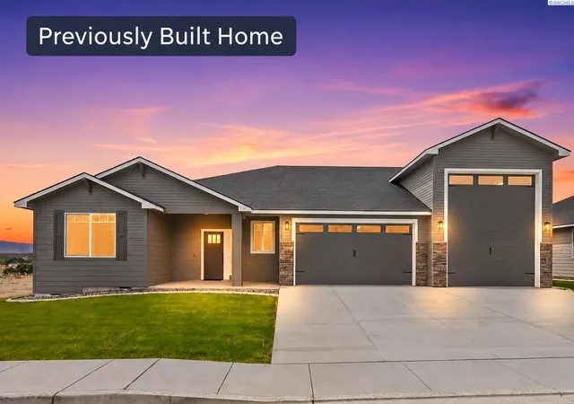Photo 1 of Single family home for sale at 7247 W 31st Place, Kennewick, WA 99338 | MLS# PAC296255 | Listing updated on 2026-10-23