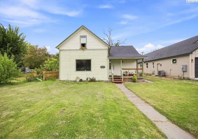 Photo 1 of Sale Pending at 1424 Grant Ave, Prosser, WA 99350 | MLS# PAC296268 | Listing updated on 2026-10-21